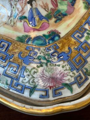 Paire de terrines couvertes en porcelaine de Chine famille rose monogrammées 'CSM', Jiaqing — photo 29