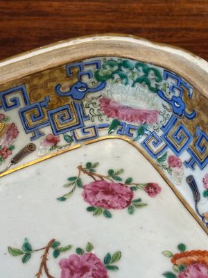 Paire de terrines couvertes en porcelaine de Chine famille rose monogrammées 'CSM', Jiaqing — photo 34