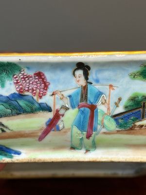 Paire de terrines couvertes en porcelaine de Chine famille rose monogrammées 'CSM', Jiaqing — photo 37