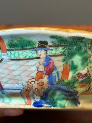 Paire de terrines couvertes en porcelaine de Chine famille rose monogrammées 'CSM', Jiaqing — photo 38