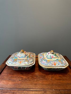 Paire de terrines couvertes en porcelaine de Chine famille rose monogrammées 'CSM', Jiaqing — photo 4