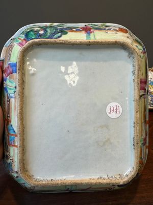Paire de terrines couvertes en porcelaine de Chine famille rose monogrammées 'CSM', Jiaqing — photo 43