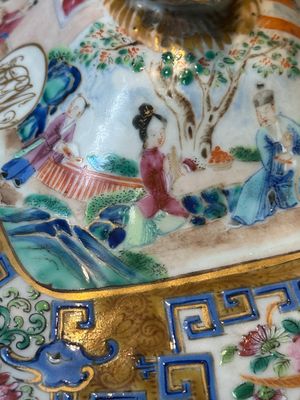 Paire de terrines couvertes en porcelaine de Chine famille rose monogrammées 'CSM', Jiaqing — photo 9