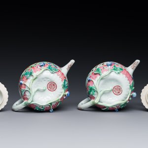 Paire de théières en porcelaine de Chine famille rose à décor de garçons et buffles, Yongzheng — photo 4