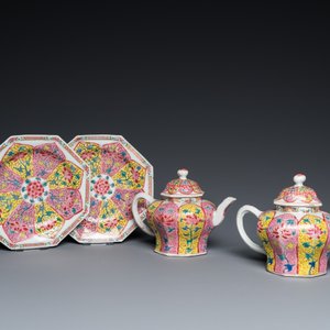 Paire de théières sur supports de forme octogonale en porcelaine de Chine famille rose, Yongzheng — photo 11
