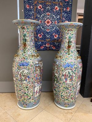 Paire de très grands vases en porcelaine de Chine famille rose, 19ème — photo 2