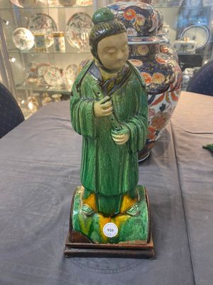 Paire de tuiles faitières en grès émaillé sancai en forme de dauphin et deux figures de guerrier et intellectuel, Ming — photo 7