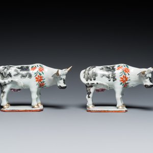 Paire de vaches en porcelaine de Chine de la Compagnie des Indes pour le marché hollandais d'après des modèles en faïence de Delft, Qianlong — photo 2