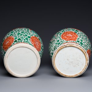 Paire de vase en porcelaine de Chine famille verte à décor de lions bouddhistes aux montures en bronze doré, Kangxi — photo 7