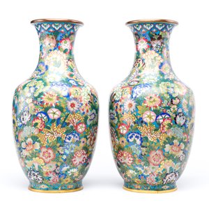 Paire de vases à décor 'millefleurs' en émaux cloisonnés, Chine, marque de l'atelier De Cheng, Pékin, 2ème moitié du 19ème — photo 4