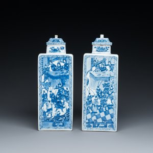 Paire de vases couverts de forme carrée en bleu et blanc aux décors narratifs, Kangxi — photo 4