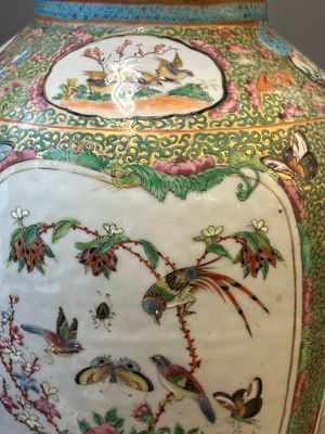Paire de vases couverts de forme double gourde en porcelaine de Chine famille rose de Canton, 19ème — photo 17