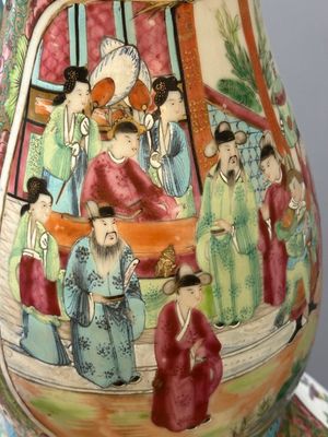 Paire de vases couverts de forme double gourde en porcelaine de Chine famille rose de Canton, 19ème — photo 10