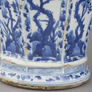 Paire de vases couverts en porcelaine de Chine, bleu et blanc, Kangxi, env. 1700 — photo 10