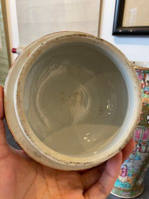 Paire de vases couverts en porcelaine de Chine famille rose, 19ème — photo 6