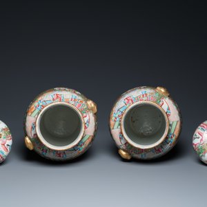Paire de vases couverts en porcelaine de Chine famille rose, 19ème — photo 5