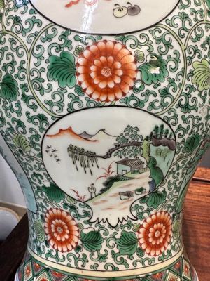 Paire de vases couverts en porcelaine de Chine famille verte à décor d'oiseaux et de fleurs, marque de Kangxi, 19ème — photo 13