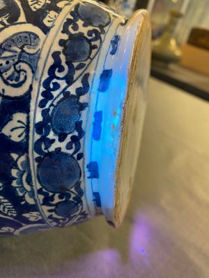 Paire de vases de forme bouteille en faïence de Delft en bleu et blanc, 18ème — photo 23