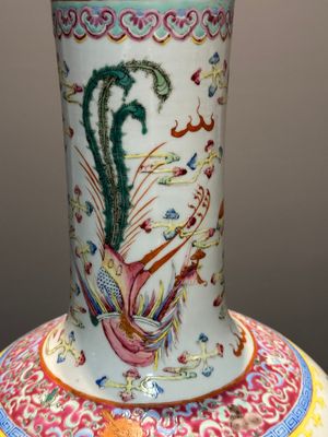 Paire de vases de forme bouteille en porcelaine de Chine famille rose à décor de dragons, Tongzhi/Guangxu — photo 6