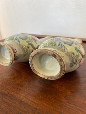 Paire de vases de forme bouteille en porcelaine de Chine famille rose, Jiaqing — photo 7