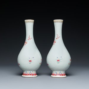 Paire de vases de forme bouteille en porcelaine de Chine famille rose, Jiaqing — photo 4