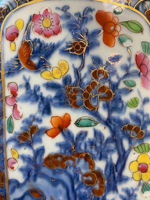 Paire de vases de forme carrée en porcelaine de Chine en bleu et blanc surdécorée en Europe, Kangxi — photo 14