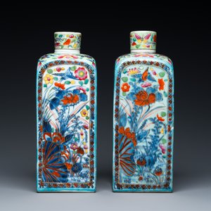 Paire de vases de forme carrée en porcelaine de Chine en bleu et blanc surdécorée en Europe, Kangxi — photo 5