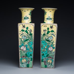 Paire de vases de forme carrée en porcelaine de Chine famille verte à fond jaune, marque de Kangxi, 19ème — photo 4