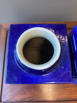Paire de vases de forme 'cong' en porcelaine de Chine en bleu monochrome, marque et époque de Guangxu — photo 4