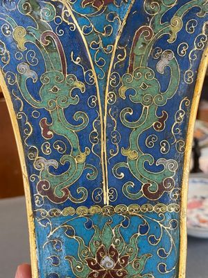 Paire de vases de forme 'gu' en émaux cloisonnés, Chine, Kangxi — photo 11