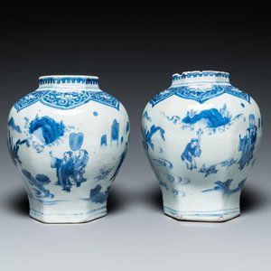 Paire de vases de forme hexagonale en porcelaine de Chine en bleu et blanc, époque Transition — photo 2