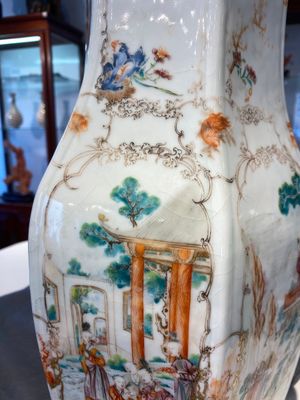 Paire de vases de forme hexagonale en porcelaine de Chine famille rose à sujet mandarin, Qianlong — photo 15