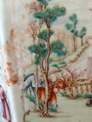 Paire de vases de forme hexagonale en porcelaine de Chine famille rose de Canton à décor mandarin, Qianlong — photo 18