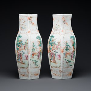 Paire de vases de forme hexagonale en porcelaine de Chine famille rose de Canton à décor mandarin, Qianlong — photo 2