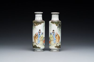 Paire de vases de forme rouleau en porcelaine de Chine famille rose, signés Xiong Xiaofeng 熊曉峰, datés 1947