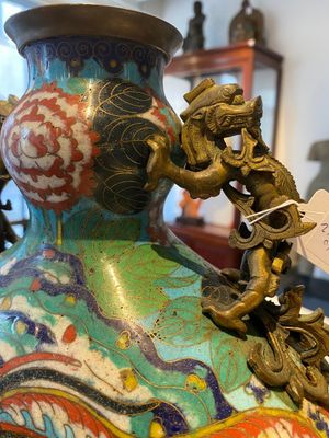 Paire de vases de type 'bianhu' en émaux cloisonnés, Chine, Jiaqing — photo 7