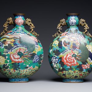 Paire de vases de type 'bianhu' en émaux cloisonnés, Chine, Jiaqing — photo 4