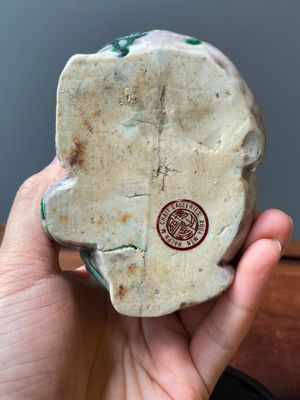 Paire de vases en biscuit émaillé verte reposant sur des lions bouddhistes, Chine, Kangxi — photo 10