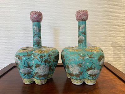 Paire de vases en porcelaine de Chine à décor de dragons sur fond turquoise, 19ème — photo 3