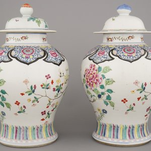 Paire de vases en porcelaine de Chine à décor floral, famille rose, 19e — photo 17