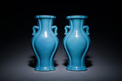 Paire de vases en porcelaine de Chine à émail œuf de rouge-gorge, 18/19ème