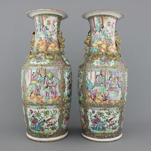 Paire de vases en porcelaine de Chine, Canton, 19e — photo 1