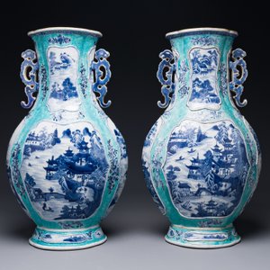 Paire de vases en porcelaine de Chine en bleu et blanc sur fond turquoise à décor de Pagode Whampoa et Rivière des Perles, Qianlong — photo 3