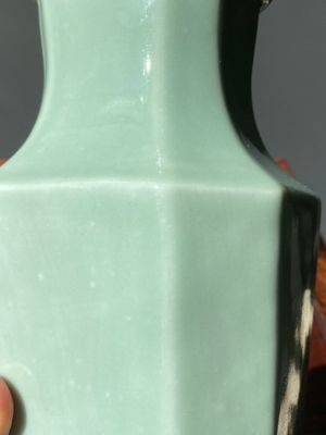 Paire de vases en porcelaine de Chine en céladon monochrome, marque et époque de Xuantong — photo 14