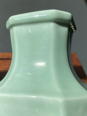 Paire de vases en porcelaine de Chine en céladon monochrome, marque et époque de Xuantong — photo 15