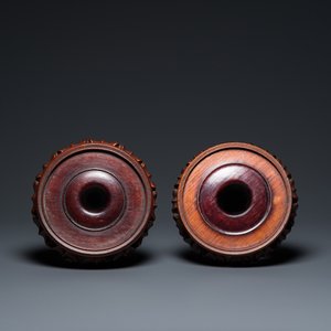 Paire de vases en porcelaine de Chine en céladon monochrome sur socles en bois, marque de Qianlong, 18/19ème — photo 8