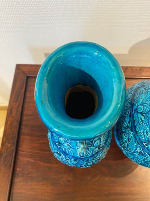 Paire de vases en porcelaine de Chine en turquoise monochrome à décor de lotus, 19ème — photo 3