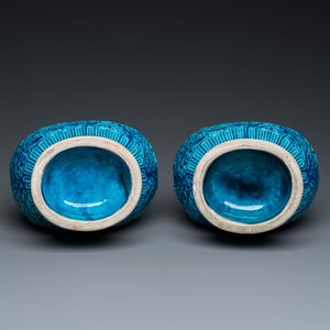 Paire de vases en porcelaine de Chine en turquoise monochrome à décor de lotus, 19ème — photo 7