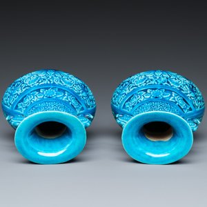Paire de vases en porcelaine de Chine en turquoise monochrome à décor de lotus, République — photo 5