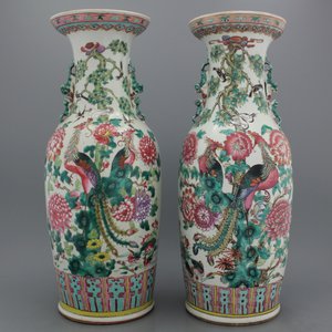 Paire de vases en porcelaine de chine, famille rose, 19e — photo 1